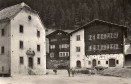 Ernen Dorfplatz Mit Schulhaus Old Postcard - Ernen