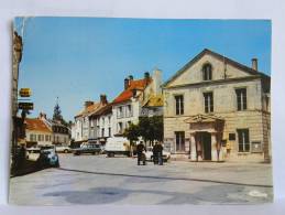 CPM (91) Essonne - LIMOURS - Place Du Marché - La Mairie - Caminette Vache Qui Rit Bonduel - Limours