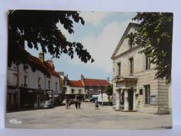 CPM (91) Essonne - LIMOURS - Place Du Marché - La Mairie - Caminette Vache Qui Rit Bonduel - Limours