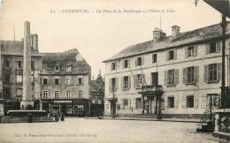 CHERBOURG LA PLACE DE LA REPUBLIQUE ET HOTEL DE VILLE - Cherbourg