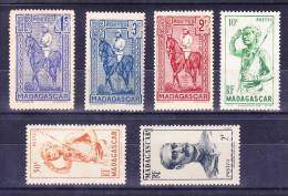 Madagascar N°183 * - 191 * - 214 (*) - 300 (*)- 301 * - 309 * -    Traces Brunatres - Unused Stamps