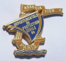 Pin's Association Départementale De PROTECTION CIVILE De PARIS - Le Voilier - Zamac - Arthus Bertrand - C519 - Arthus Bertrand