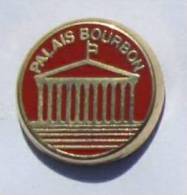 Pin's PALAIS BOURBON - Sénat - Fond Rouge - Zamac - Arthus Bertrand - C522 - Arthus Bertrand