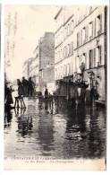75 - Paris 15 ème - La Rue Rouelle - Un Déménagement - Innondations 1910 - Editeur: LL N° 63 - Arrondissement: 15