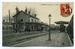 CPA  Animé De THIVIERS - La Gare - Wagon / Antenne De Télécommunication / Nbeux Passagers Sur Les Quais / DORDOGNE - Thiviers