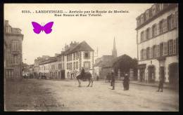 LANDIVISIAU - Arrivée Par La Route De Morlaix - Rue Neuve Et Rue Trinité - Landivisiau