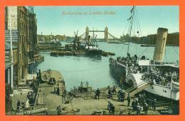 Angleterre - London  "  Embarking At London Bridge   " Carte Glacée - River Thames
