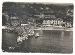 Penvénan (22) : Vue Aérienne Au Niveau Du Centre De La Plage De Port Blanc Env 1950 (animé). - Penvénan