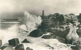Delcampe - 22 - PLOUMANAC'H En PERROS GUIREC - La Tempête à L'assaut Du Phare (Ed. Yvon, B. 511) - Ploumanac'h