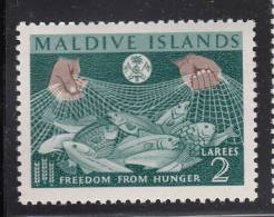 Maldives MNH Scott #117 2l Fish In Net - Freedom From Hunger Campaign - Maldiven (...-1965)