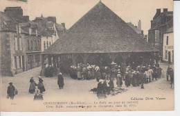 QUESTEMBERT - La Halle Un Jour De Marché - Questembert