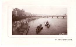 London (Londres)- The Embankment- Bateaux à Vapeur- Remorqueur- Edit.J.Beagles & Co,LTD- Cadre En Relief (voir Scan) - River Thames