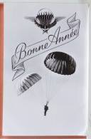 Cp Photo Reelle Militaria Armée Parachute Parachutiste Embleme Brevet Ecrite De Tarbes 1962 Pour Brevet A Pau - Fallschirmspringen