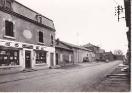 55 - MEUSE - SPINCOURT -  Rue Du Faubourg - Dentelée -  Format  10,4  X  14,7  - Cliché  GALLOY - VERDUN - Spincourt