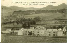 13 YSSINGEAUX - ECOLE SCOLAIRE ( VALLEE DE LA SIAULME ) AU LOIN LES PICS DE CHAZEAU - Yssingeaux