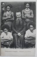PAPOUASIE NOUVELLE GUINEE MISSIONNAIRE ET INDIGENES MISSIONARY AND NATIVES  MISSIONNAIRES DU SACRE COEUR D'ISSOUDUN - Papoea-Nieuw-Guinea