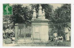 LE MESNIL SAINT DENIS - Statue De N.D. De La Salette - Le Mesnil Saint Denis