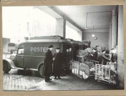 PARIS   ARRIVEE  ET  DEPART  DU  COURRIER 1945 - Camions & Poids Lourds