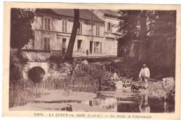 La Queue-en Brie  La Queue En Brie La Poste Et L´abreuvoir Cpa Animée Seine Et Oise Val De Marne - La Queue En Brie