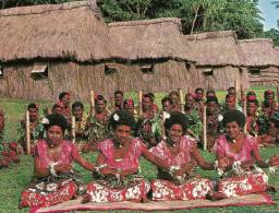 (449) Fiji Village Meke - Fidji