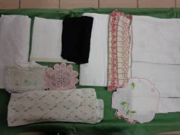 Lot De Linge -monogramme CS-VP-GR-1 Bavaoir-nappe Damassee-crepe De Deuil-napperon-rideaux - Encajes Y Tejidos