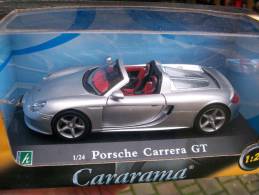 CARARAMA - PORSCHE CARRERA GT  AVEC  SA  BOITE  Scala 1/24 - Autres & Non Classés