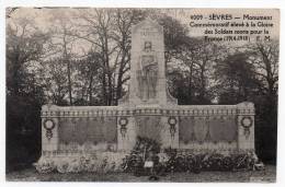 Cpa - Sèvres - Monument Commémoratif élevé à La Gloire Des Soldats Morts Pour La France (1914-1918) - Oorlogsmonumenten