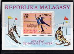 Madagascar:année 1975 (TP Aérien:patinage) BLOC  N°9 - Hiver 1976: Innsbruck