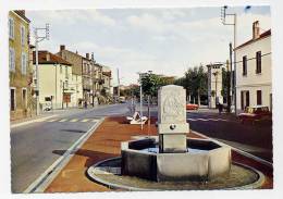 63 - AUBIERES - Place Des Ramacles - Bord Dentele - Très Bon état - Aubiere