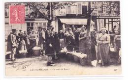 CPA - LES NORMANDS - MARCHÉ AU BEURRE - DANS LA MANCHE - Mercados