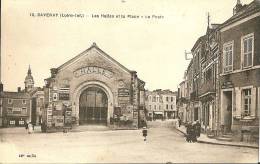 44 - SAVENAY - Belle Vue Animée Des Halles  De La Place Et De La Poste .( Buvette , Poste Télégraphe ) - Savenay