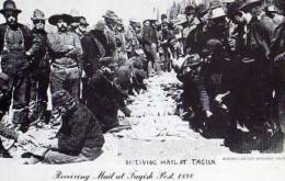 YUKON , Reproduction Murdoch's Gem Shop,  Receiving Mail At Tagish Post 1898, Mineurs - Yukon