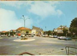 Les Clayes Sous Bois -la Place Du Marché-cpm - Les Clayes Sous Bois