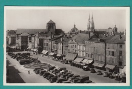 51 -  Chalons Sur Marne - La Place De La Republique   ( Voitures Commerces )  ( 2 Scans ) - Châtillon-sur-Marne