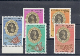 130403693  FUJEIRA  YVERT  AEREO 71  + Nº  126  **  MNH - Fudschaira