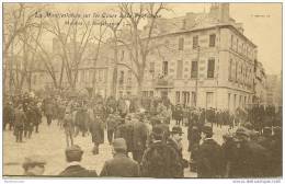 03  MOULINS  5 FEVRIER 1906  LA MANIFESTATION SUR LES COURS DE LA PREFECTURE - Moulins