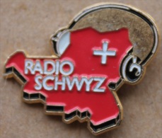 RADIO SCHWYZ - CANTON SUISSE - ECOUTEUR  -  (GRENAT) - Médias
