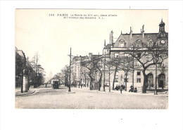CPA - 75 - Paris - La Mairie Du XIII Arrondissement Place D"Italie Et L"Avenue Des Gobelins A L - Tramway N°130 Animée - Arrondissement: 13
