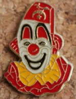 TETE DE CLOWN AVEC UN CHAPEAU ROUGE    -   (5) - Personajes Célebres