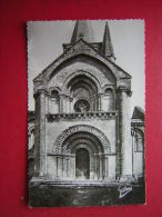 CPSM PHOTO 17  AULNAY DE SAINTONGE L´EGLISE ROMANE XII E S LA FACADE LATERALE  NON VOYAGEE - Aulnay