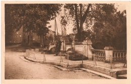 Cpa87 Rochechouard Monument Aux Morts - Rochechouart