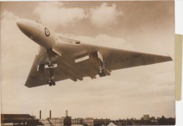 VERITABLE TIRAGE PHOTOGRAPHIE AVION BOMBARDIER  ATOMIQUE VULCAN   1956 - Fliegerei