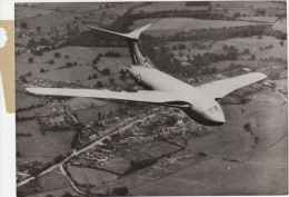 VERITABLE TIRAGE PHOTOGRAPHIE AVION  BOMBARDIER  BRITANIQUE VICTOR - Aviación