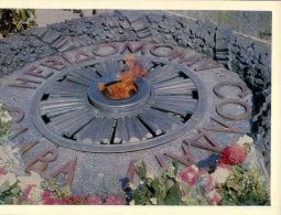 (876) Russia - Kiev ? Memorial Flame - Monuments Aux Morts