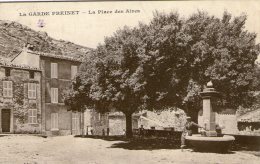 83 - VAR - LA GARDE FREINET - La Place Des Aires - 1930 - Très Bon état - 2 Scans - La Garde Freinet