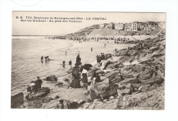 CPA : 62 - Pas De Calais - Boulogne Sur Mer : Le Portel : Sur Les Rochers Au Pied Des Falaises : Animation - Bâtiments . - Boulogne Sur Mer