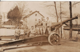 Carte Postale Photo Militaire Français CANON En Position Avec Groupe SOLDAT A SITUER A LOCALISER- - Equipment