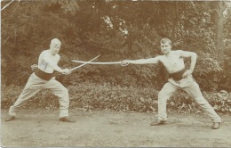 Escrime - Combat Au Sabre De Deux Soldats - Caserne D'Anvers - Carte Photo ( Voir Verso ) - Esgrima