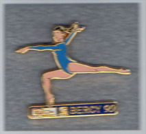 Pin´s  Sport  Gymnastique  Féminin  BERCY  1990  Avec  Sponsor  France  Télécom  Signé  Arthus  Bertrand - Gymnastics