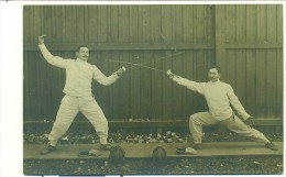 SUPERBE CARTE PHOTO ESCRIME (2 Hommes En Tenues Avec Fleurets) - Fencing